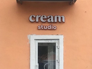 Изготовление и монтаж световой вывески "CREAM studio", г. Краснотурьинск