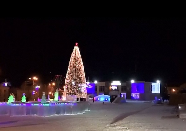 Оформление ёлки и городка в городе Карпинск, 2019