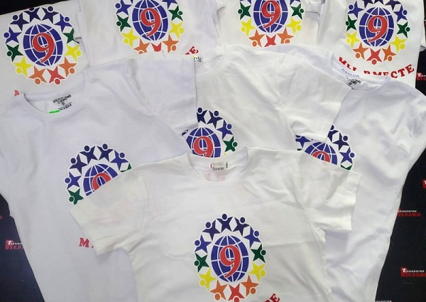 Нанесение эмблем школы №9 на футболки, Краснотурьинск