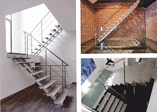 Лестница с подвижной конструкцией на двойном центральном косоуре, с необычными ступенями в форме треугольника