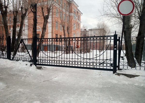 Изготовление и монтаж откатных ворот для школы № 32, г. Краснотурьинск