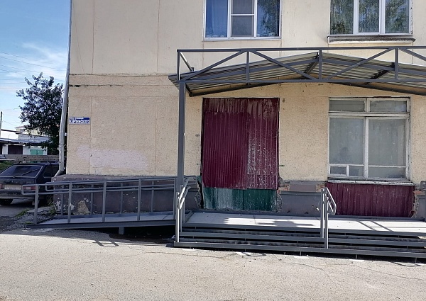 Крыльцо, козырек, пандус