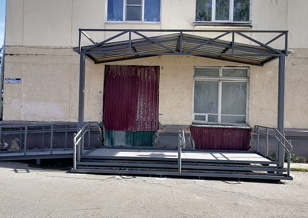 Крыльцо, козырек, пандус