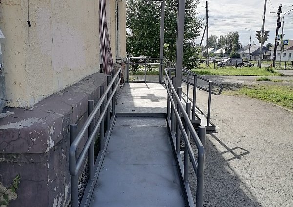 Крыльцо, козырек, пандус