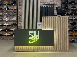 Неон Sneaker House