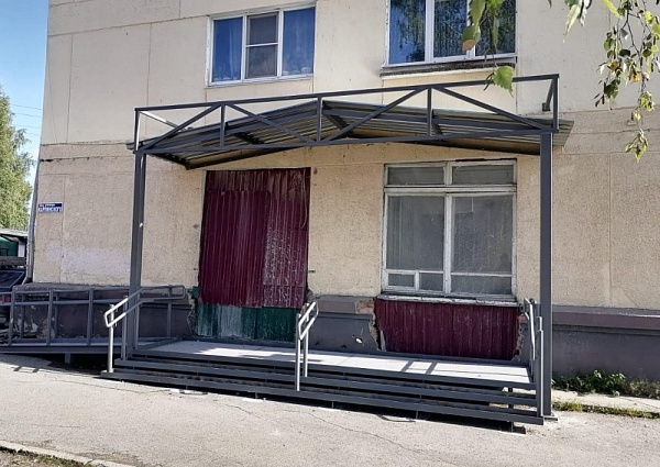 Крыльцо, козырек, пандус