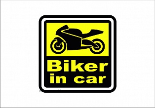 Наклейка "В машине байкер"